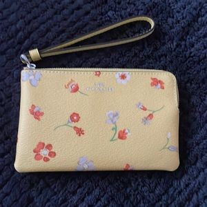 BRAND NEW small yellow flowery/spring COACH wristlet